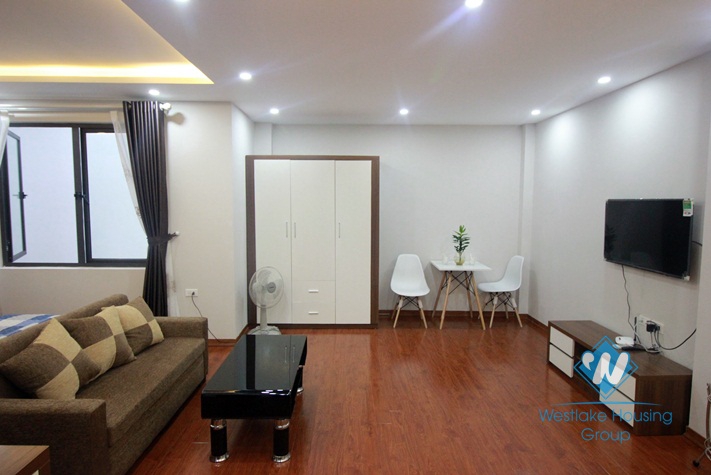 Lovely studio for rent in Hoang Hoa Tham street, near city center.